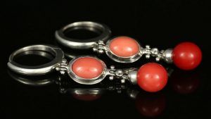 Серьги с кораллом: особенности, как выбрать и с чем носить Серьги с кораллом: особенности, как выбрать и с чем носить