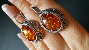 Серьги с янтарем: особенности, как выбрать и носить Серьги с янтарем: особенности, как выбрать и носить