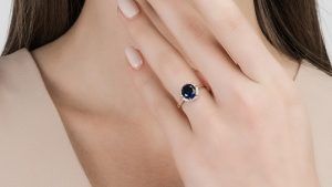 Кольца с сапфирами и бриллиантами: благородное и изысканное сочетание Кольца с сапфирами и бриллиантами: благородное и изысканное сочетание