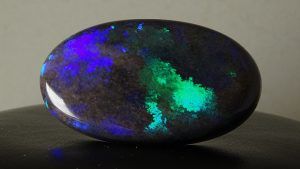 Черный опал: свойства и особенности камня