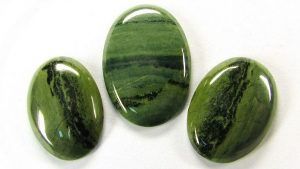 Зеленая яшма: свойства, особенности и использование камня