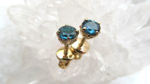 Пусеты с топазом: особенности, как выбрать и носить Пусеты с топазом: особенности, как выбрать и носить