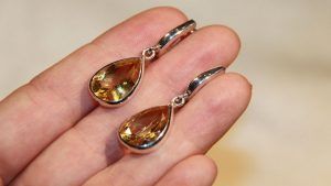Серьги с цитрином: особенности, как выбрать и носить Серьги с цитрином: особенности, как выбрать и носить