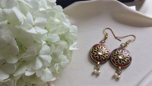 Винтажные серьги: как подобрать и с чем носить