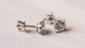 Серебряные серьги с камнями: особенности, как выбрать и носить Серебряные серьги с камнями: особенности, как выбрать и носить