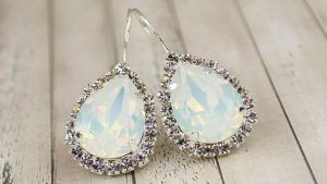 Серьги с опалом: особенности, как выбрать и носить Серьги с опалом: особенности, как выбрать и носить