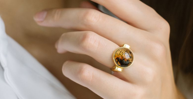 как выбрать золотое кольцо с янтарем