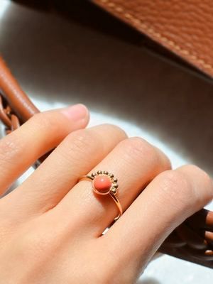 кольцо на пальце