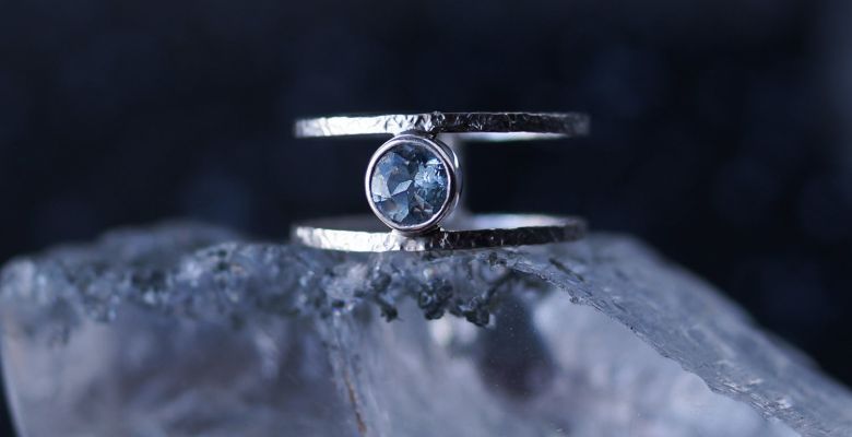как выбрать серебряное кольцо с топазом