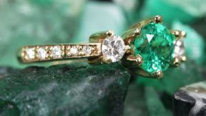 Золотые кольца с изумрудом: особенности, как выбрать и носить Золотые кольца с изумрудом: особенности, как выбрать и носить