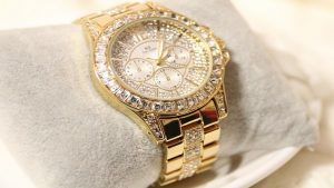 Женские часы с бриллиантами: особенности, как выбрать и носить Женские часы с бриллиантами: особенности, как выбрать и носить