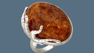 Серебряные кольца с янтарем: особенности, как выбрать и носить Серебряные кольца с янтарем: особенности, как выбрать и носить