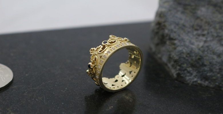 как выбрать золотое кольцо в виде короны