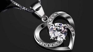 Подвески с бриллиантом: особенности, как выбрать и носить Подвески с бриллиантом: особенности, как выбрать и носить