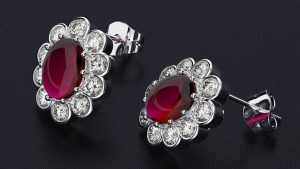 Серебряные серьги с рубином: особенности, как выбрать и носить Серебряные серьги с рубином: особенности, как выбрать и носить