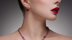 Золотые серьги с рубином: особенности, как выбрать и носить Золотые серьги с рубином: особенности, как выбрать и носить