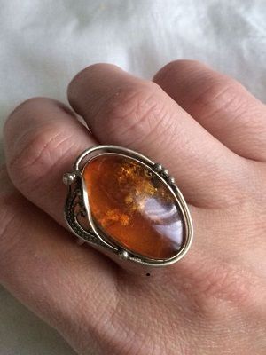 кольцо с крупным камнем