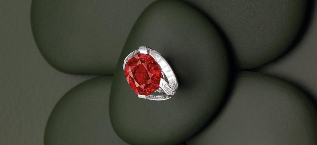 На гонконгском аукционе ювелирных изделий Bonhams будут представлены украшения с красными драгоценными камнями