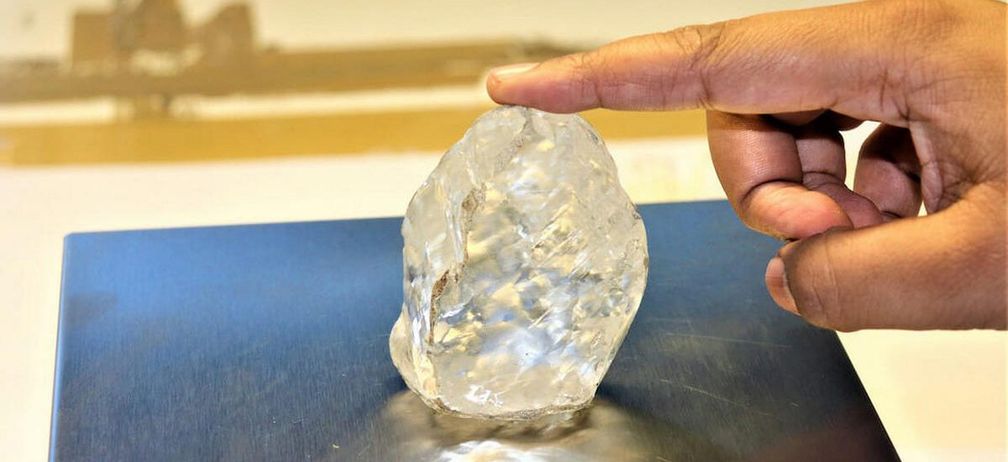 Debswana Diamond нашла алмаз весом 1098 карат