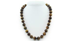 Колье с тигровым глазом: особенности украшения, как выбрать и носить