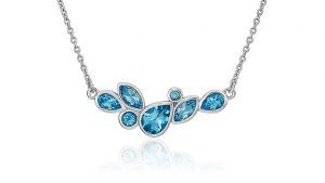 Серебряное колье с топазом: особенности выбора украшения