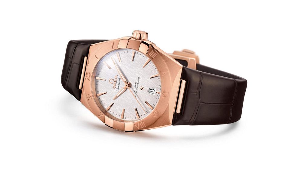 Часы Constellation Co-Axial Master Chronometer 39MM (20 650 долларов США) от бренда Omega, принадлежащего Swatch 