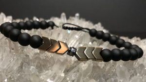 Женские браслеты с ониксом: особенности, как выбрать и носить