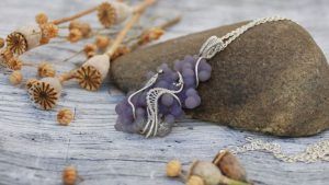 Подвески с халцедоном: особенности, как выбрать и носить