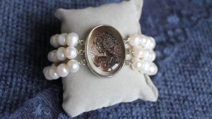 Браслет с камеями: особенности, как выбрать и носить