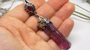 Подвески с турмалином: особенности, как выбрать и носить Подвески с турмалином: особенности, как выбрать и носить