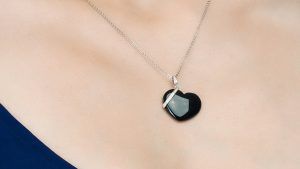 Подвески с ониксом: особенности, как выбрать и носить Подвески с ониксом: особенности, как выбрать и носить