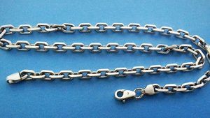 Цепочки с плетением Якорь: особенности выбора и правила ухода