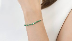 Золотой браслет с изумрудами: особенности, как выбрать и носить