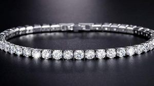 Серебряный браслет с бриллиантами: особенности, как выбрать и носить