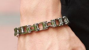 Браслет из стали: особенности, как выбрать и носить