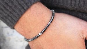 Мужские браслеты с гематитом: особенности, как выбрать и носить