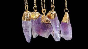 Подвески с кварцем: особенности, как выбрать и носить