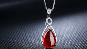 Подвески с наношпинелью: особенности, как выбрать и носить