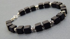 Серебряный браслет с агатом: особенности, как выбрать и носить