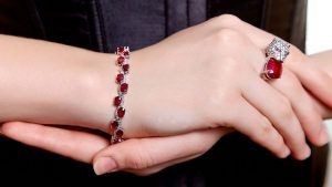 Серебряный браслет с рубинами: особенности, как выбрать и носить