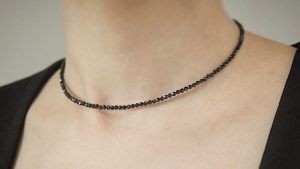 Колье со шпинелью: особенности украшения, как выбрать и носить