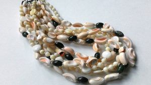 Колье с ракушками: как выбрать и носить