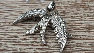 Брошь с марказитами: особенности выбора