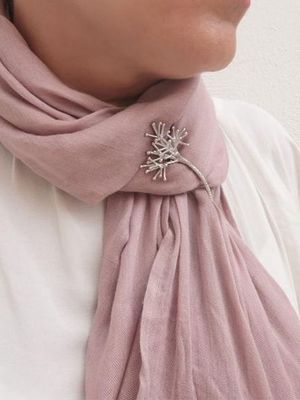 Стальные броши: особенности, как выбрать и носить