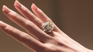 Перстни с бриллиантами: как выбрать и носить