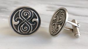 Запонки из ювелирной стали: особенности, как выбрать и носить Запонки из ювелирной стали: особенности, как выбрать и носить