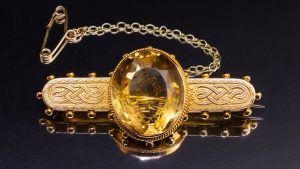 Брошь с цитрином: особенности, как выбрать и носить