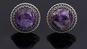 Серьги с чароитом: как выбрать и носить