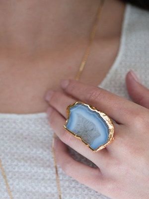 кольцо с массивным камнем