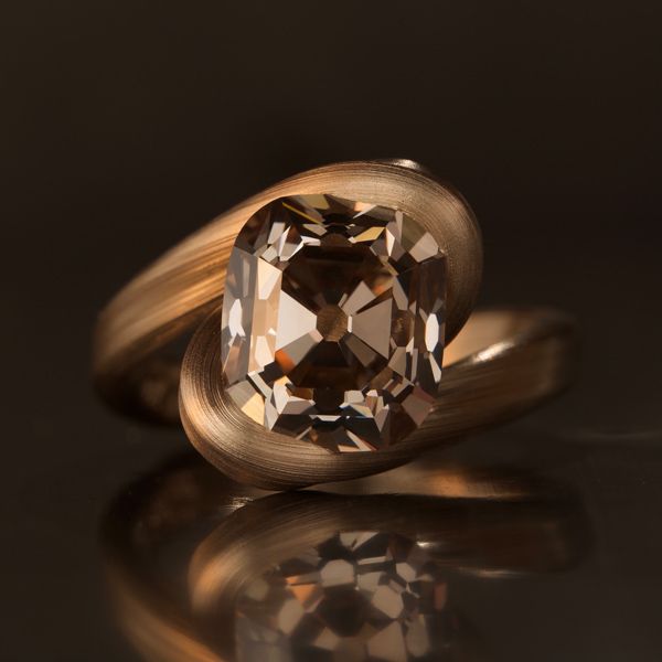 Кольцо Leen Heyne x Thesis из розового золота с коричневым бриллиантом весом 5,12 карата, цена по запросу